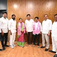 chaduru mpp kalyani resigns congress and joins trs along with her husband palle ravi kumar