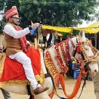 Candidate came on Horse to file namination at Munugode