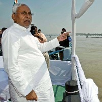 Steamer with Nitish onboard rams bridge pillar in Patna
