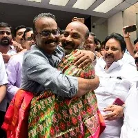 Boora Narasaih recieves Bandi Sanjay at his house