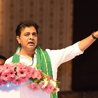 Decide between KCR and Modi, KTR leaves choice to Munugode farmers