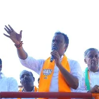 Komatireddy Raja Gopal Reddy slams KTR