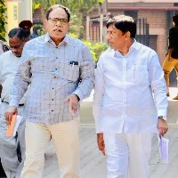 trs leader vinod kumar meets ec officials on free symbols looks like car