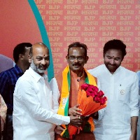Former TRS MP Narsiah Goud joins BJP