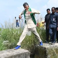 tdp chief chandrababu naidu jumps canals in palnadu district