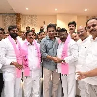 Jolt to BJP in Telangana as two leaders return to TRS