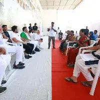 rahul gandhi meets devadasis at raichur in karnataka