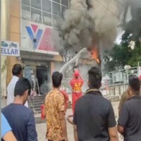 Massive fire breaks out at Vishal Marts in Vizianagaram