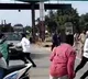 tamilanadu law students attacked toll plaza staff at sv puram
