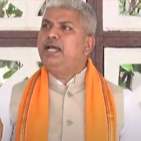 BJP loses another leader to TRS in Telangana