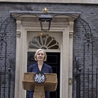 Truss loyalists quit cabinet before getting sacked