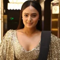 Actress Nikesha Patel to marry foreign boy friend