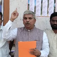 ex mp Ananda Bhaskar Rapolu resigns bjp