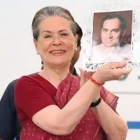Priyanka Vadra emotional post on her mother Sonia Gandhi left as Congress chief