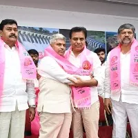 ex mp rapolu ananda bhaskar joins into trs