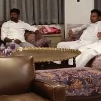 Three caught red-handed while trying to 'buy' TRS MLAs in Hyderabad