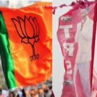 Poaching drama triggers TRS-BJP slugfest