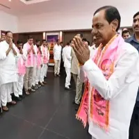 KCR meets those four TRS MLAs