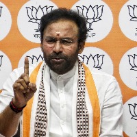 Kishan Reddy demands CBI probe in MLA poaching case