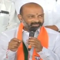 Police commissioner Stephen Ravindra has to tell where is the caught money demands Bandi Sanjay