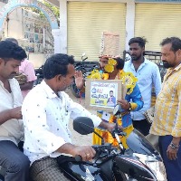 Don’t sell vote for note: Man in Lord Balaji getup pleads