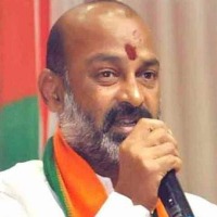 Cash transported to Munugode in CM convoy: Bandi Sanjay