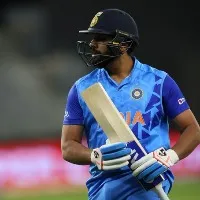 Team India losts 5 wicktes