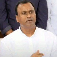 Explain Rs 5 cr bank transfer, EC asks Komatireddy