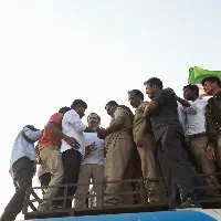 rahul gandhi get on top of rtc bus in his yatra