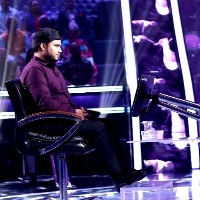 'KBC 14' contestant gifts perfume to Big B