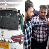 Stones pelted at Eatala Rajender’s convoy