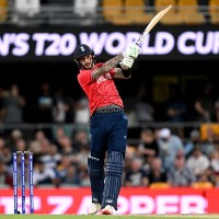 England eyes on huge total against Kiwis