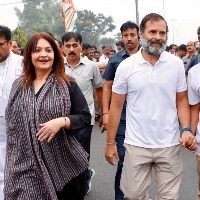 Pooja Bhatt joins Bharat Jodo Yatra in Hyderabad