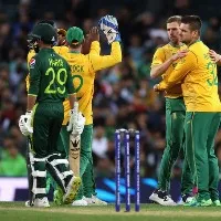 Pakistan lose four wickets