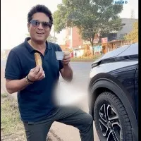 Sachin stops vehicle for roadside tea