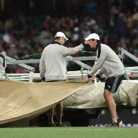 Rain halts play between Pakistan and South Africa