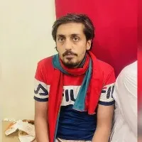 Man who caught Imran Khan attacker hailed by crowd