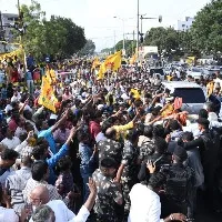 chandrababu chief security officer injured in stone pelting at nandigama
