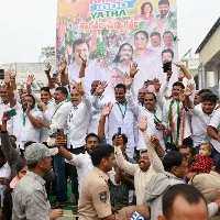 congress senior leaders v hanmantha rao and damodara rajanarsimha dances on rahul gandhi meeting stage