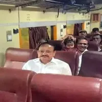 Senior leader Venkaiah Naidu seems like a ordinary person in Ongole railway station