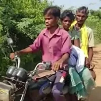A couple carry daughter dead body on bike in khammam