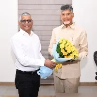 tdp chief chandrababu invited as chief guest for isb 20 years celebrations