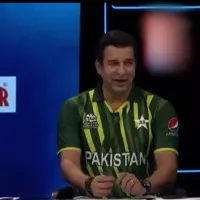 Fan questions Akram about washing with Ariel