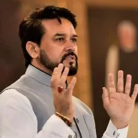Anurag Thakur pushes bus after it breaks down on Himachal highway