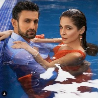 Amid divorce rumours, Shoaib Malik's pictures with Pakistani actress Ayesha Omar go viral