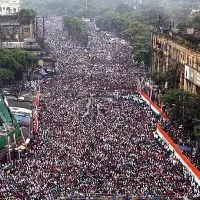 huge crowd gathered in surat to greet aap candidate gopal italia