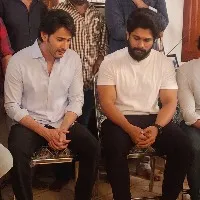 Allu Arjun consoles Mahesh Babu
