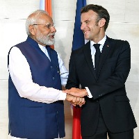 PM meets French President Macron in Bali