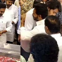 YS Jagan consoles mahesh babu