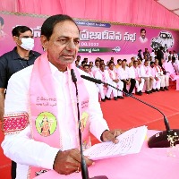 Telangana CM KCR congratulates Nikhat Zareen, Sreeja for Arjuna awards